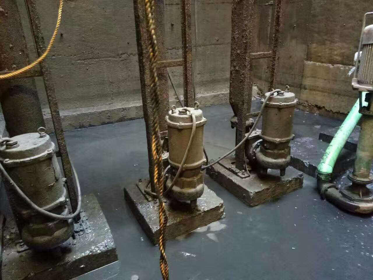 双台子污水池清理